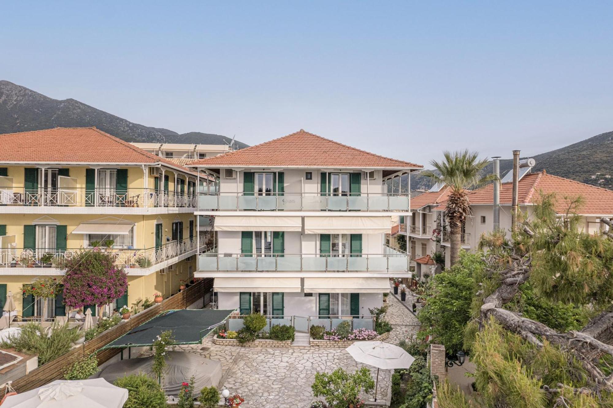 Captain'S Seafront Apartments Нидри Экстерьер фото
